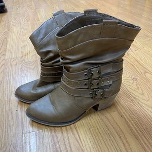 Size 7.5 vanity ankle boots